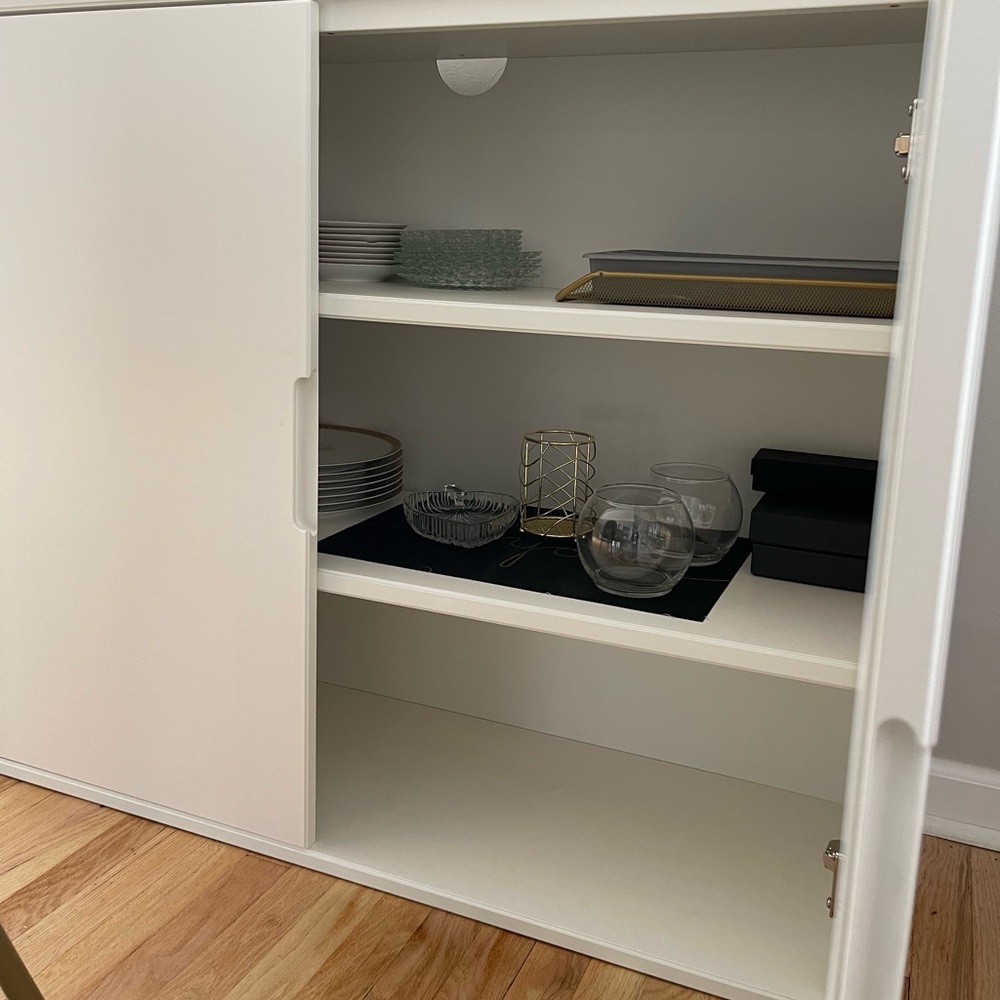 Cabinet - Picture 3 of 3